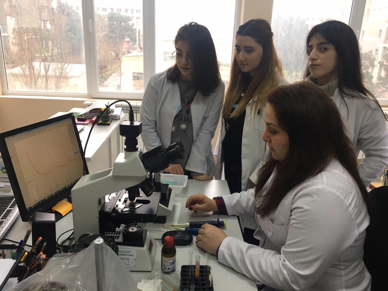 Студенты группы «SABAH» Бакинского Государственного Университета проходят практику в Институте Биофизики НАНА