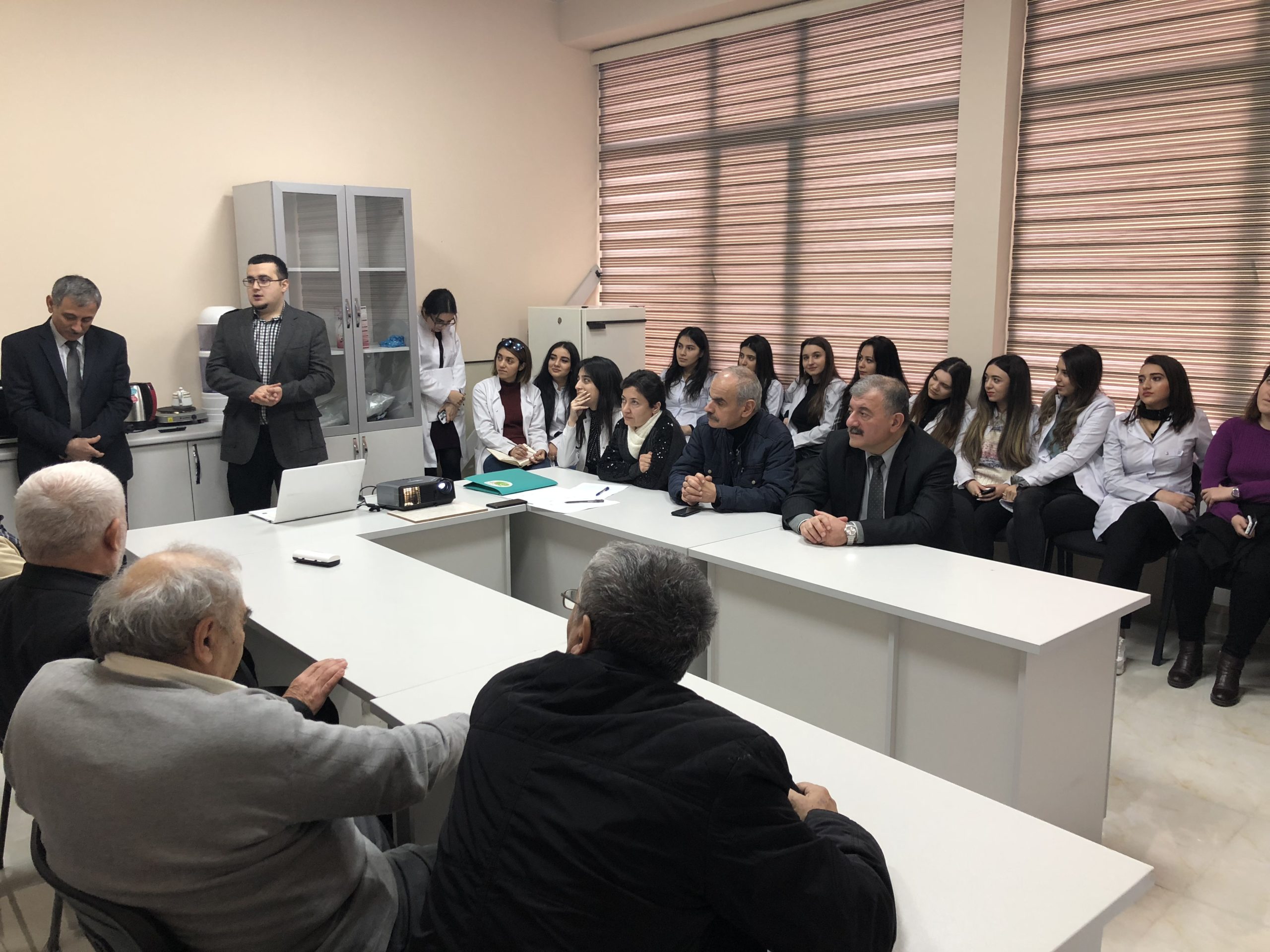 A seminar on “Modified wet-spun polycaprolactone fibers for controlled drug release, improved cell adhesion, and proliferation” was held