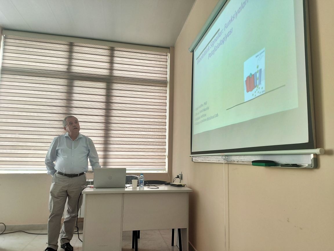A scientific seminar on "Bioelectric signals: functions and pathophysiology" was held at the Institute of Biophysics