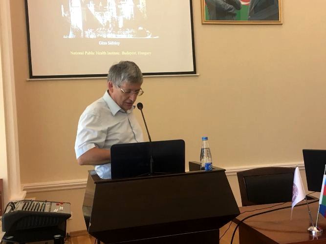 Macarıstan alimi Professor Geza Safrany “Şişlərin gen terapiyası” mövzusunda elmi məruzə ilə çıxış edib