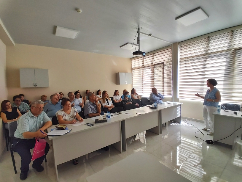 “Xərçəng kök hüceyrəsi çalışmaları və müasir genetik testlər” mövzusunda elmi seminar keçirilib